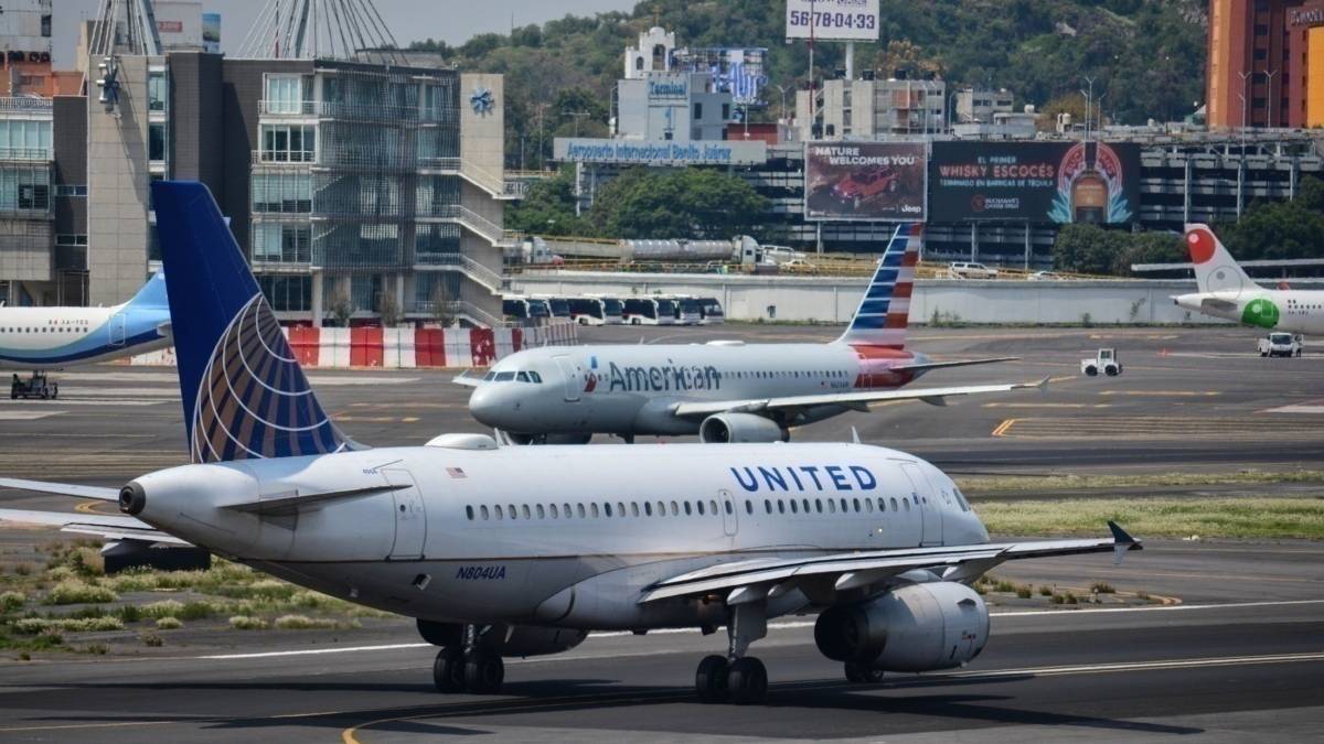 US Airlines Begin Furloughing Staff As Government Aid Runs Dry