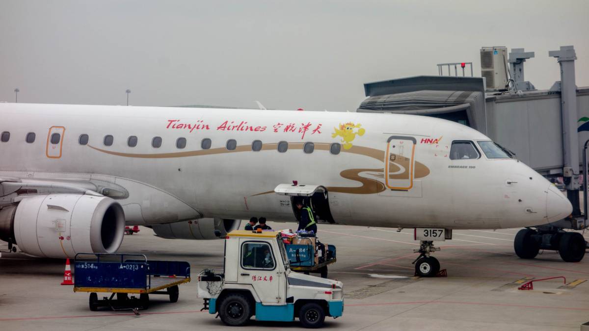 Tianjin Airlines E190 Redecorated To Celebrate Chinese Star's Birthday