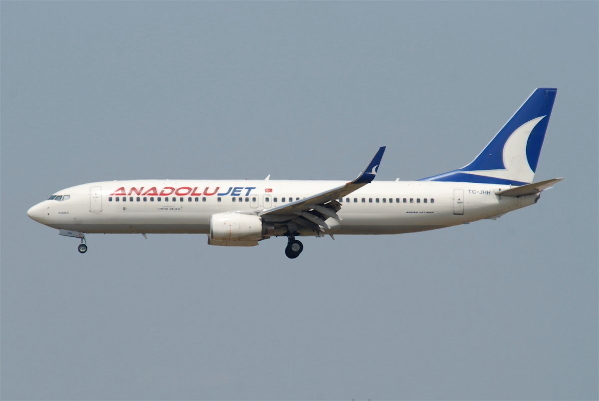 AnadoluJet Boeing 737-800 Returns To Kars Over Engine Trouble