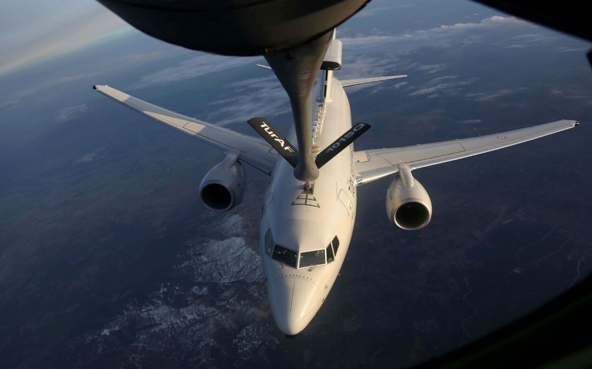 Why Don't Passenger Planes Have In-Flight Refueling?