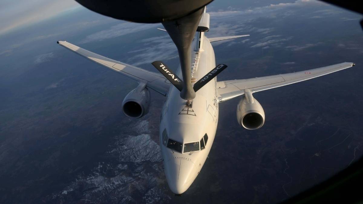 Why Don't Passenger Planes Have In-Flight Refueling?