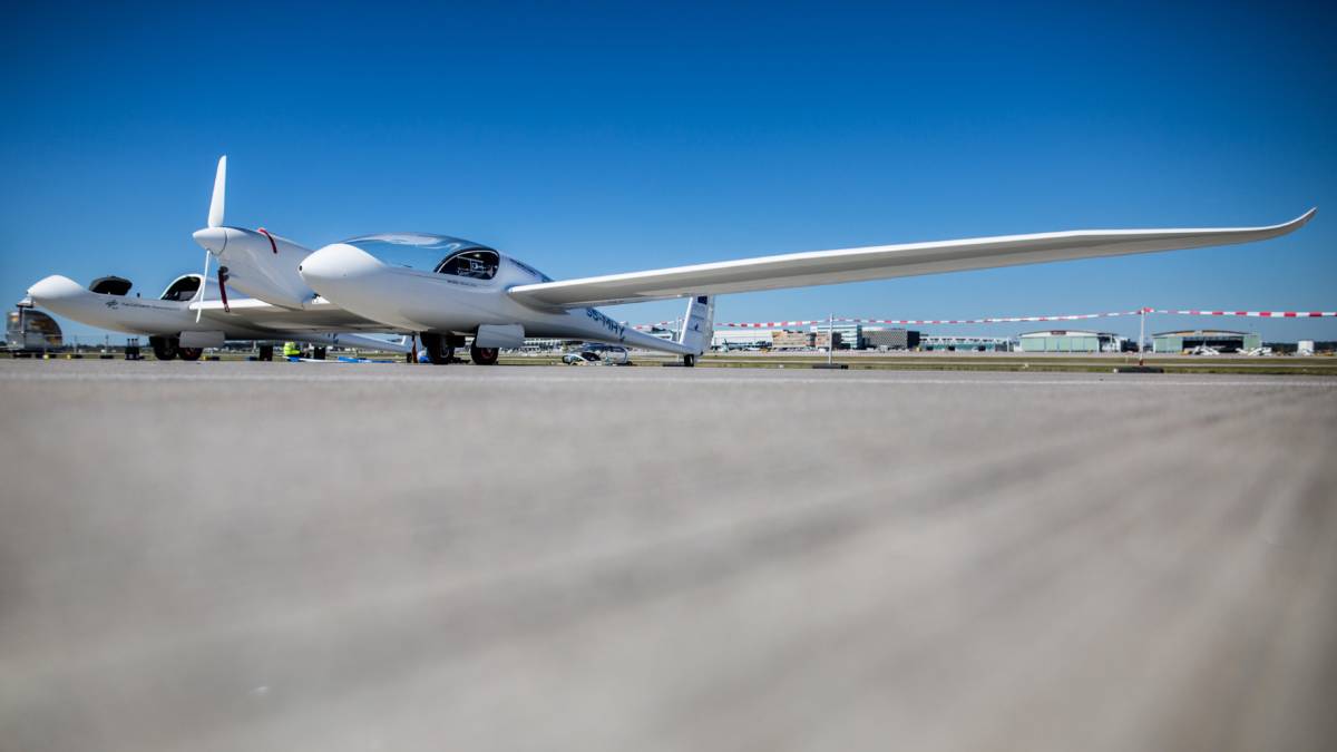 How Would A Hydrogen Passenger Plane Work?