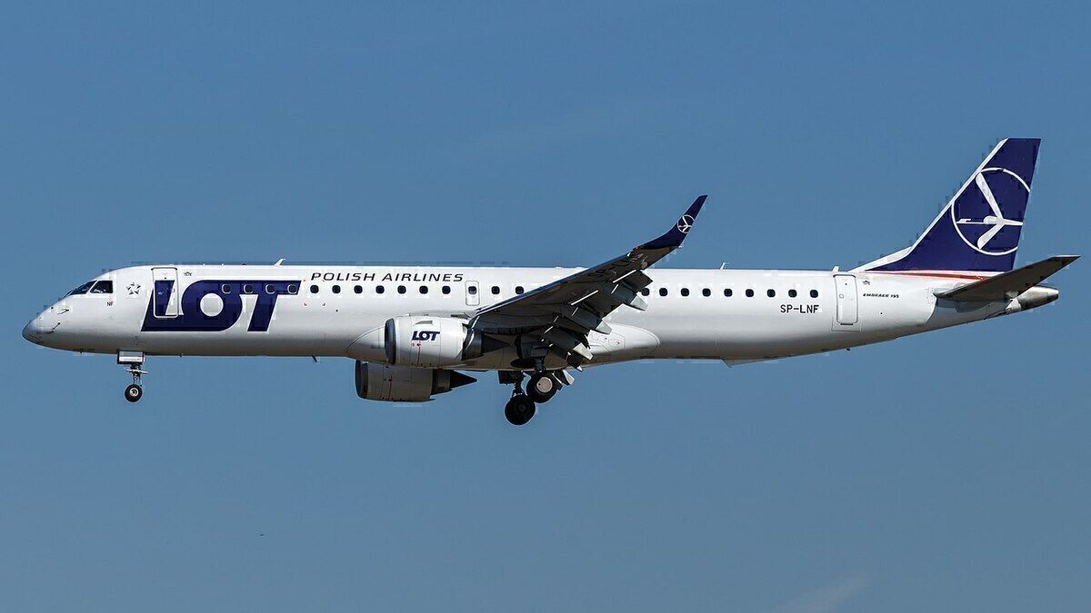 LOT Polish Airlines Sends An E195 To Vietnam For Bamboo Airways