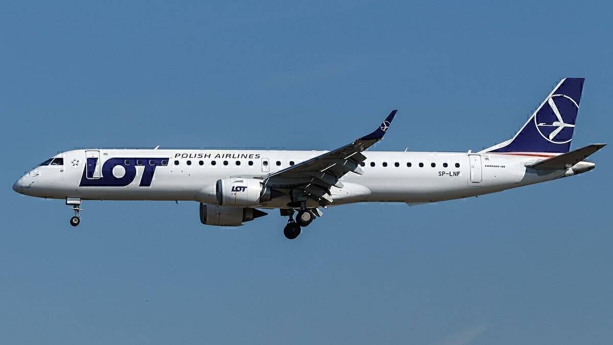 LOT Polish Airlines Sends An E195 To Vietnam For Bamboo Airways