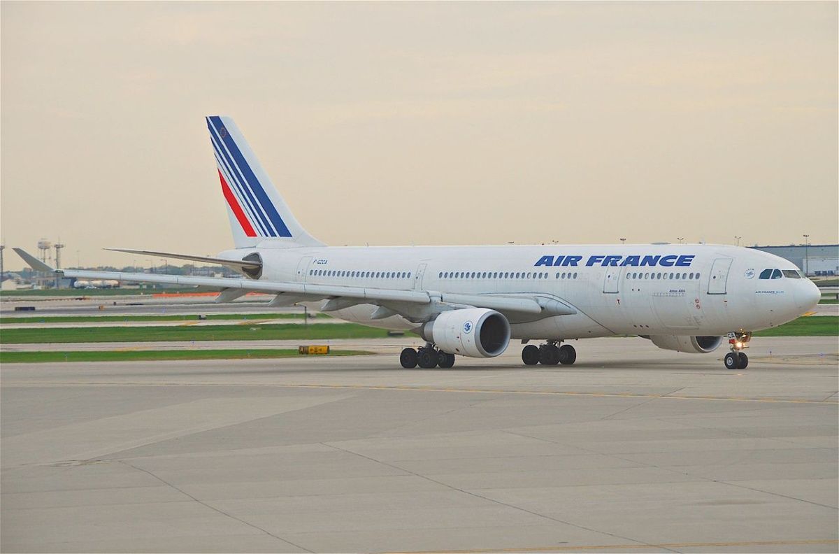 Air France A330 Suffers Pressure Leak Approaching Paris