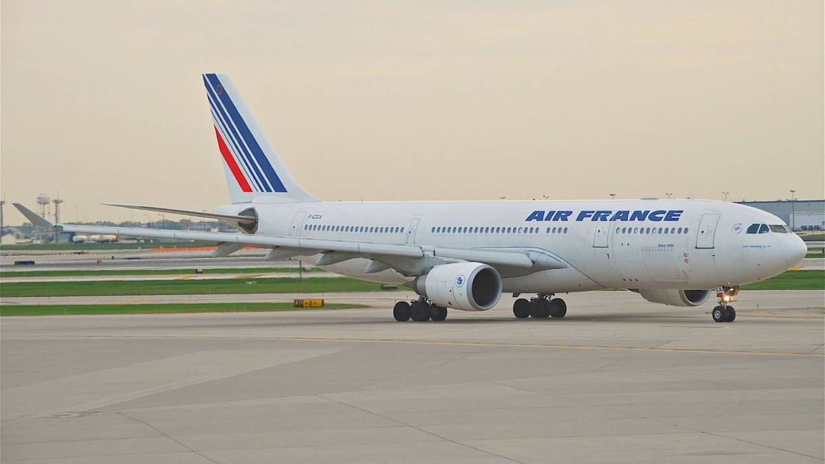 Air France A330 Suffers Pressure Leak Approaching Paris