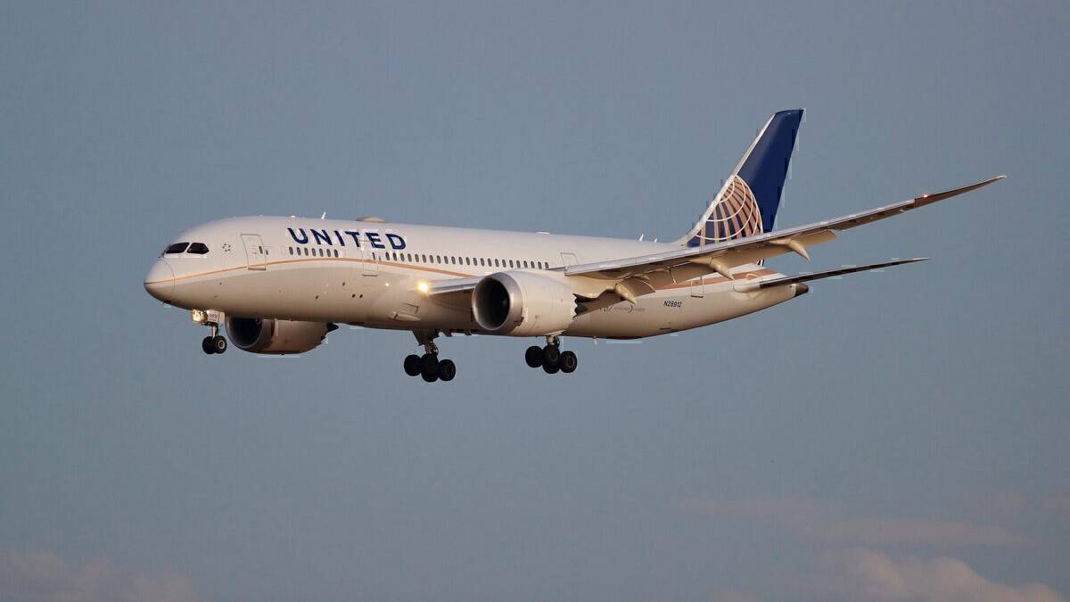 United Airlines Moving Forward With Boeing 787 Polaris Retrofits