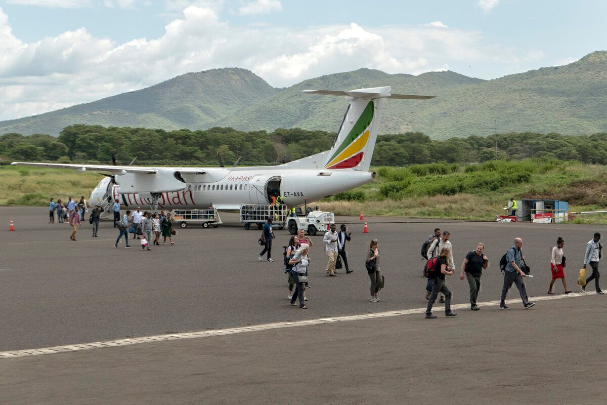 De Havilland Delivers Two Dash 8-400s To Ethiopian Airlines