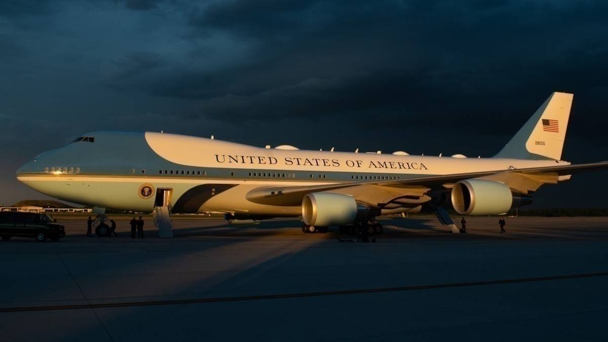 Inside Air Force One - What Is It Like To Fly On The President's Jet?