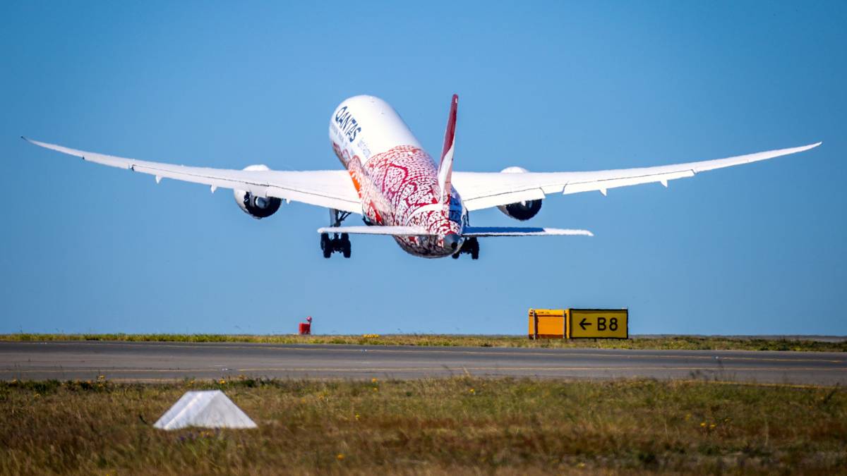 Why The Wings Of The Boeing 787 Are Curved