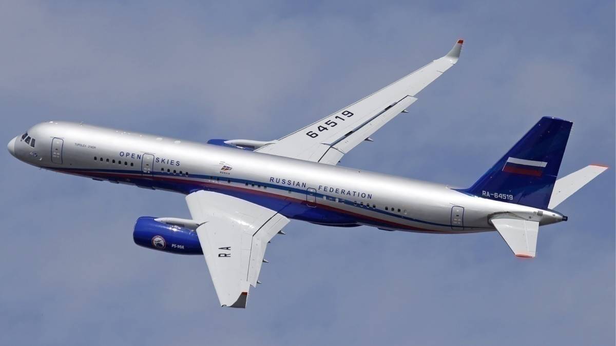 Tupolev Tu-204 vs Boeing 757 - How Do The Aircraft Compare?