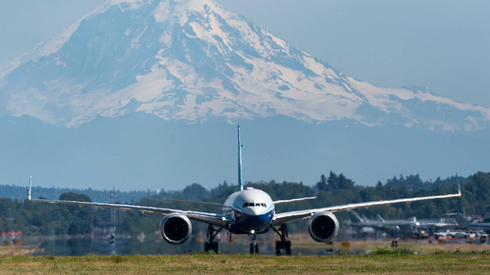 Should Boeing Make A 777X Combi?