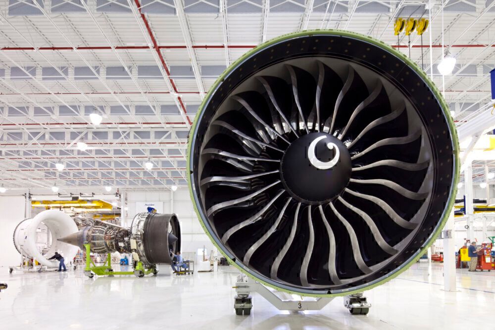 What Are The Key Differences Between The PW4000 & GE90 Engines?