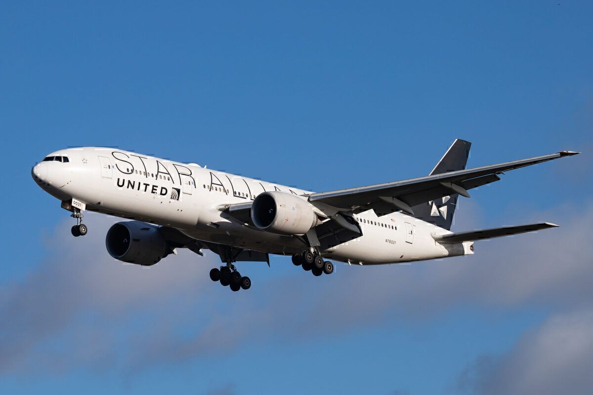 What's The Difference Between The Boeing 777-200 And The 777-200LR?