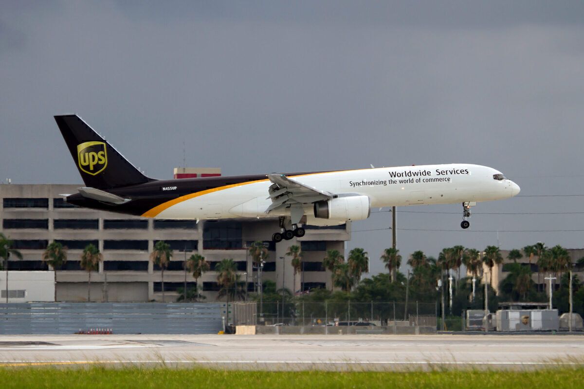 UPS Boeing 757 Returns To Seattle's Boeing Field Over Bird Strike