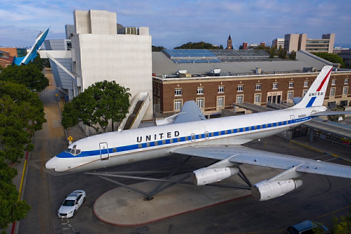 The Douglas DC-8 Vs The Boeing 707 - How Do The Aircraft Compare?