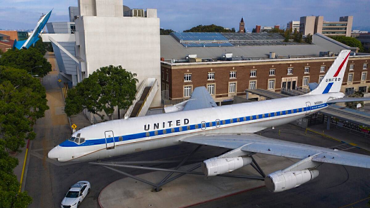 Douglas DC-8