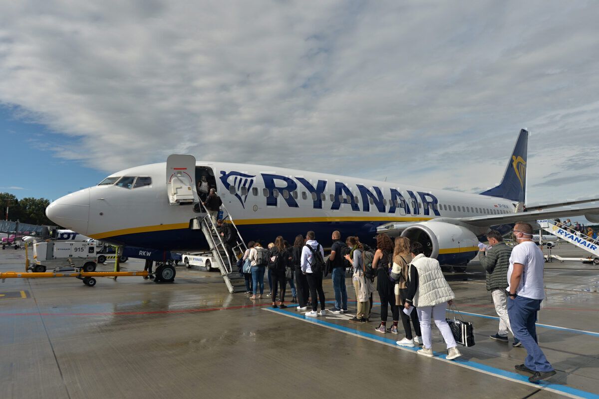 Why Do Low-Cost Carriers Avoid Jet Bridges At Many Airports?