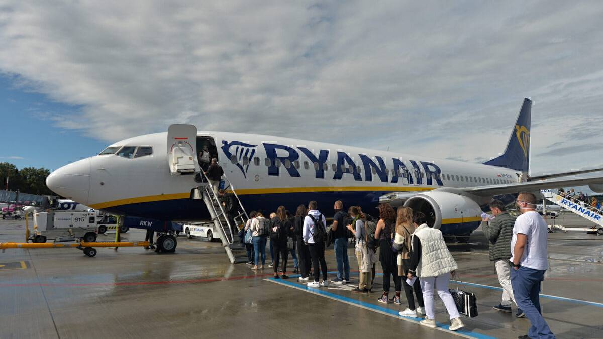 Why Do Low-Cost Carriers Avoid Jet Bridges At Many Airports?