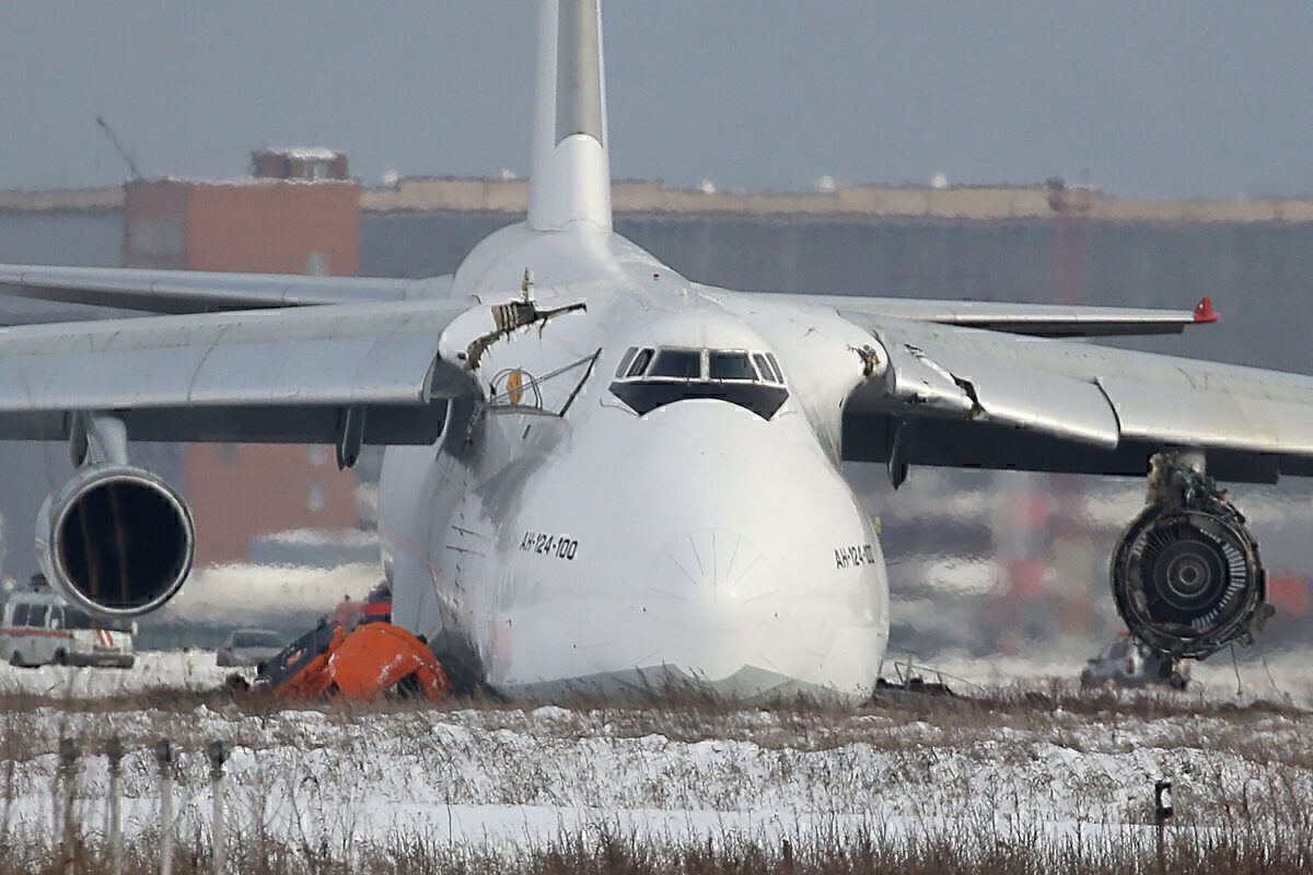 Antonov An-124 Suffers Uncontained Engine Failure And Landing Gear Snaps