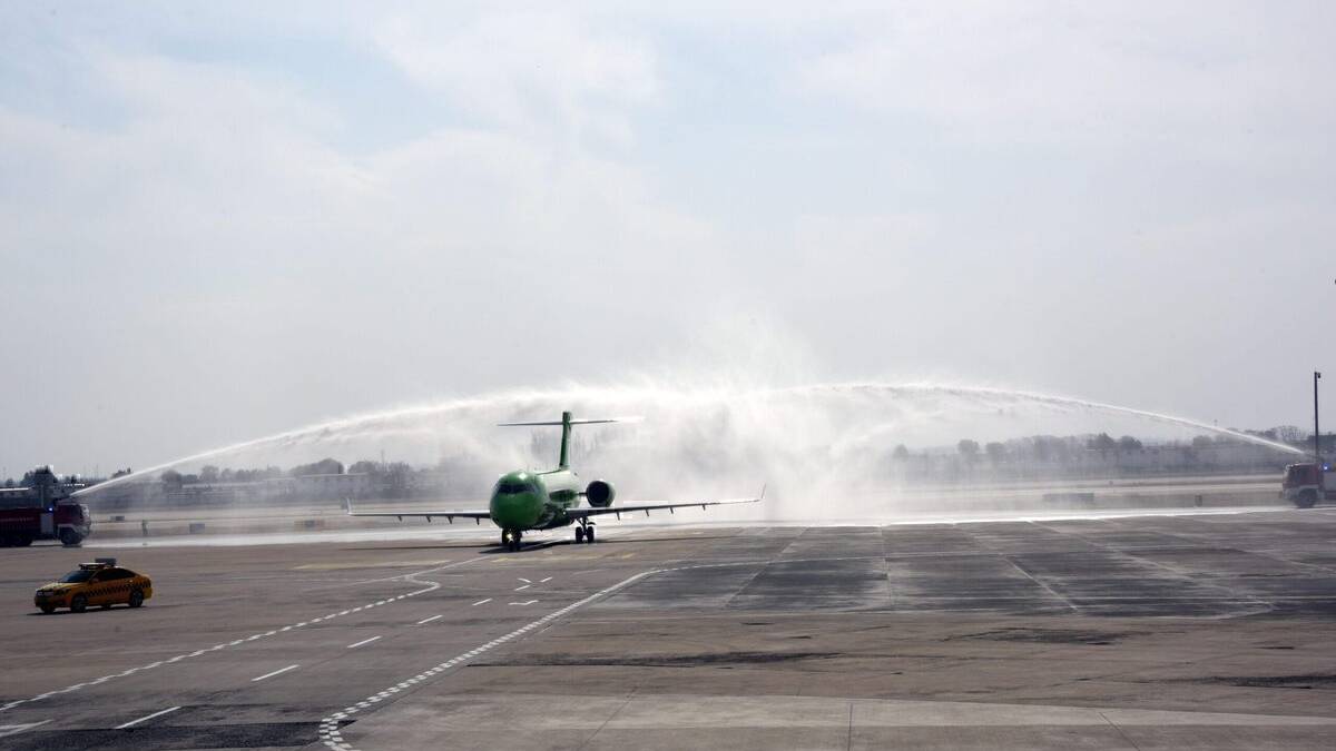 China Express Takes Its First COMAC ARJ21