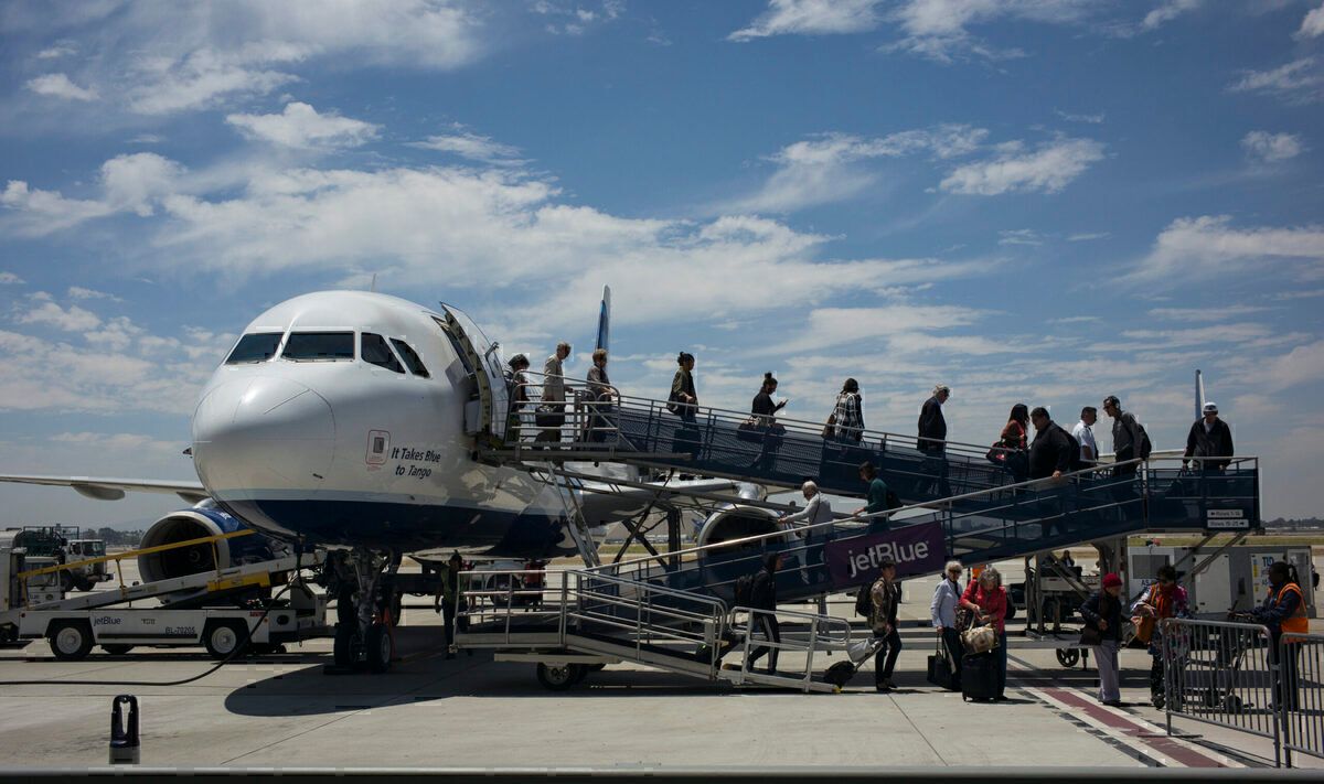 Thanksgiving Prompts Surge In US Air Passengers