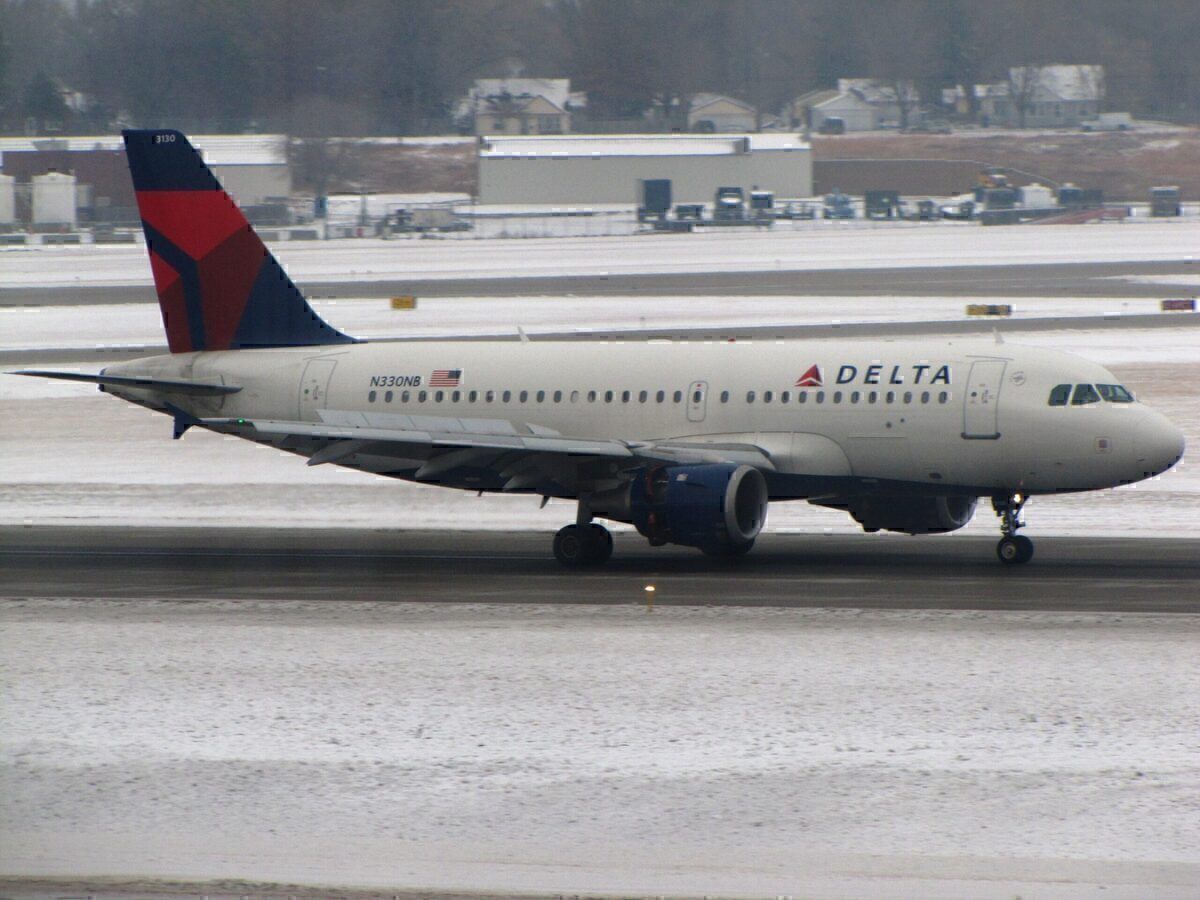 Delta A319 And SkyWest CRJ 700 Both Affected By Smoke In Cabin