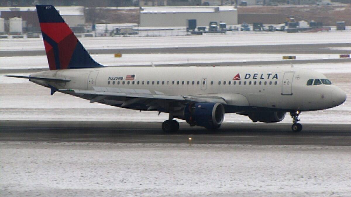 Delta A319 And SkyWest CRJ 700 Both Affected By Smoke In Cabin