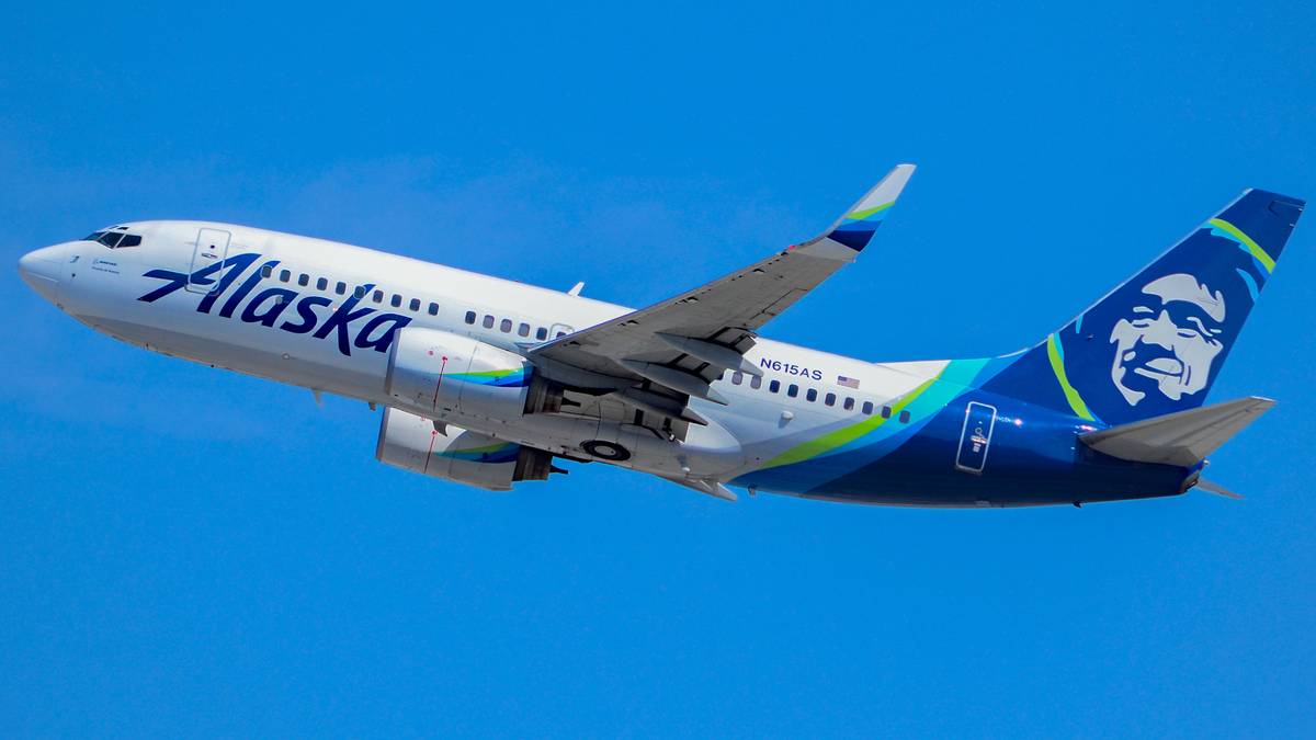Alaska Airlines Milk Run Delayed By Disruptive Passenger's Threat