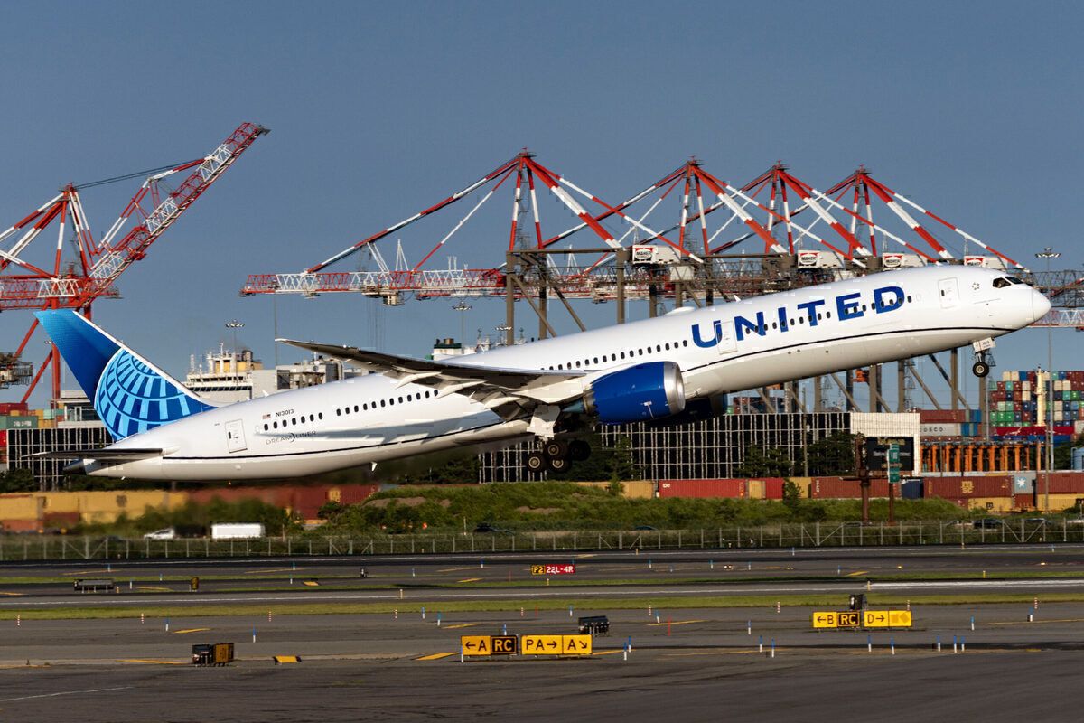 First Passengers Use United's Transatlantic COVID Testing Scheme