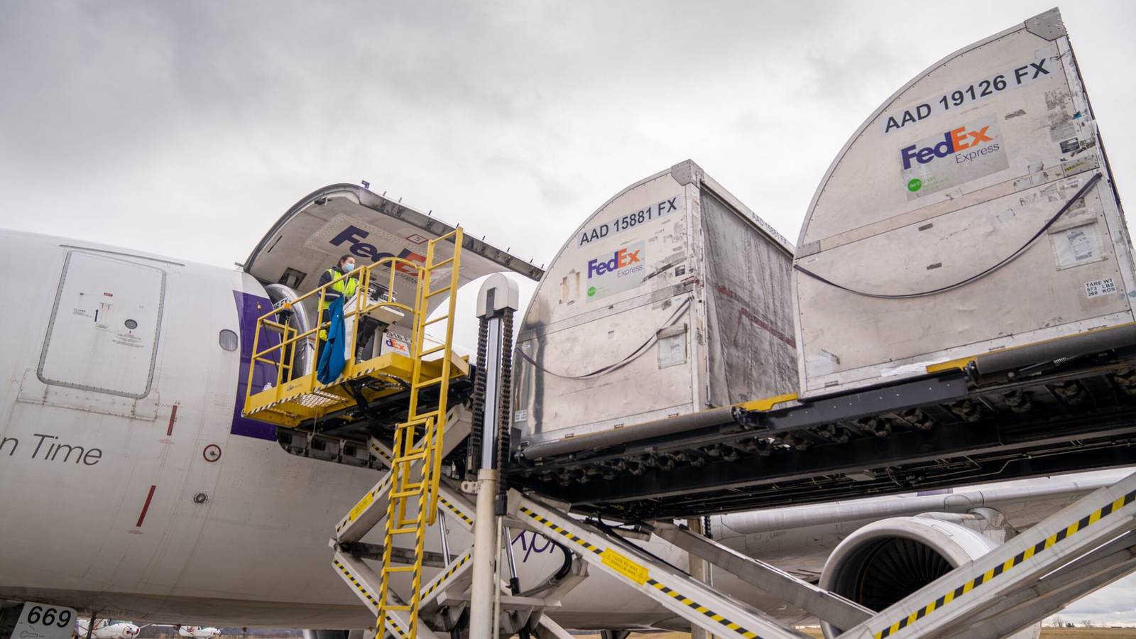 First Domestic COVID-19 Vaccine Shipment Leaves Michigan On FedEx