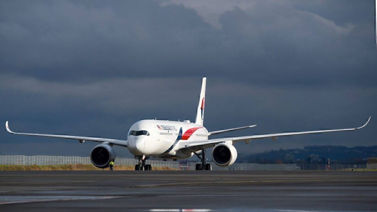 Why Some Airlines Lease Aircraft While Others Buy Them Outright
