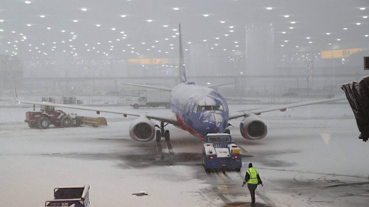 US Airlines Cancel 100s of Flights As Storms Approach Dallas