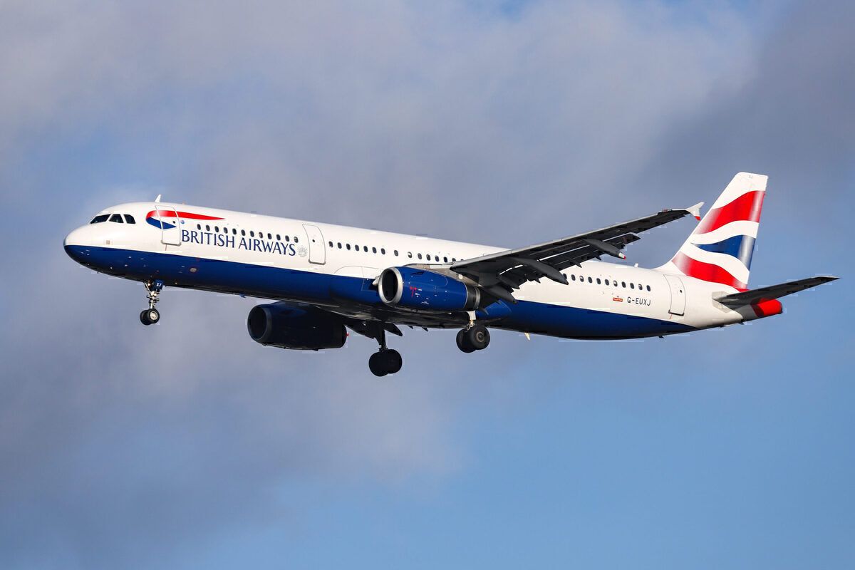 Airbus A321 Came Within 20 ft Of Unidentified Flying Object Departing Heathrow