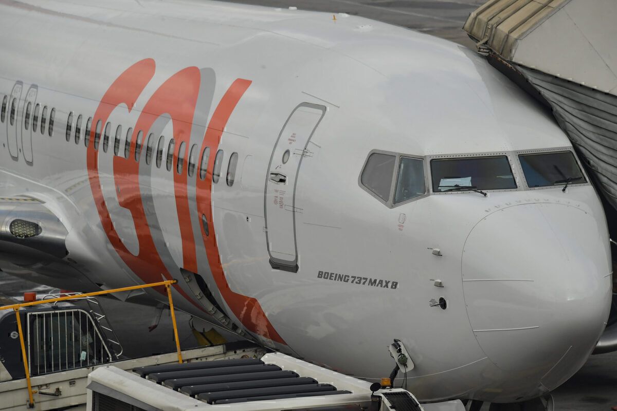 Wow: GOL Passenger Detained After Setting Fire To Papers Mid Flight