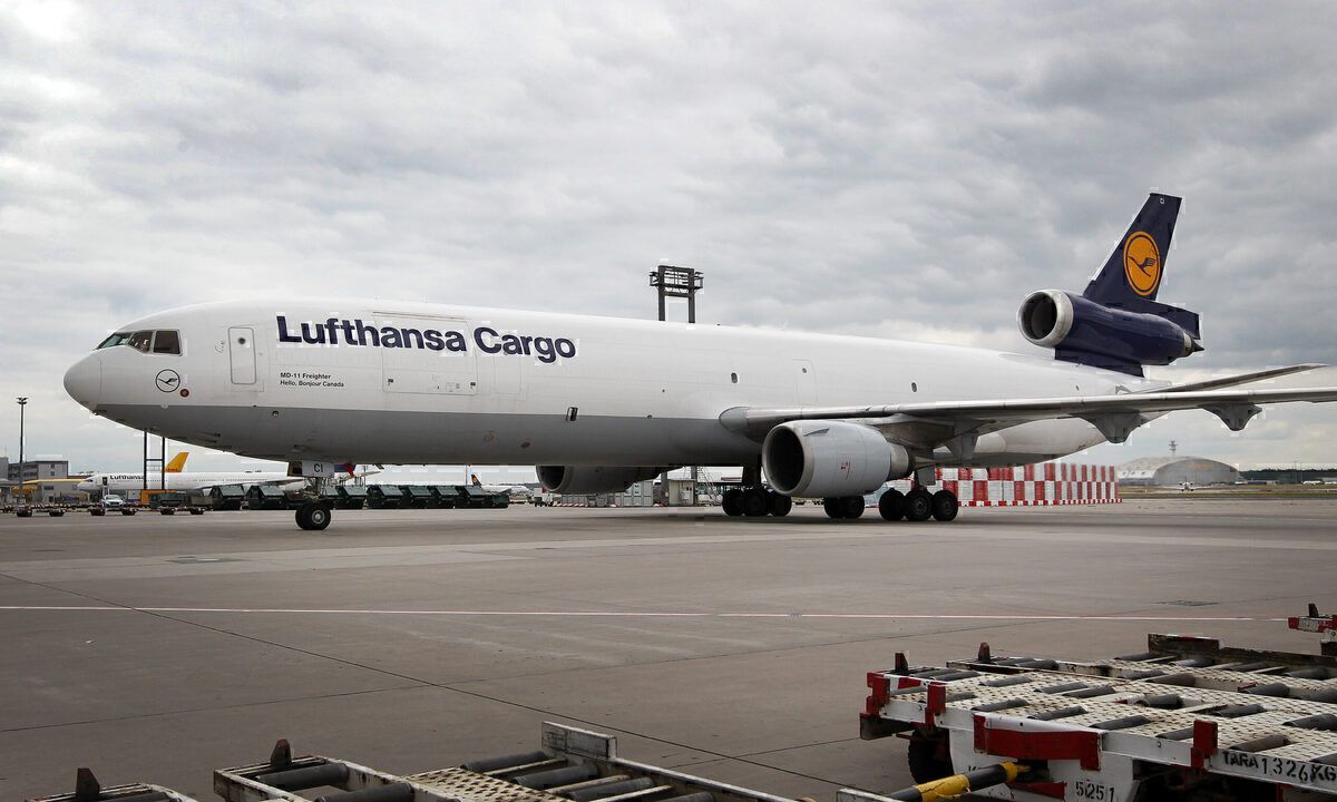 Could An MD-11 Fly Safely If A Wing-Mounted Engine Failed?