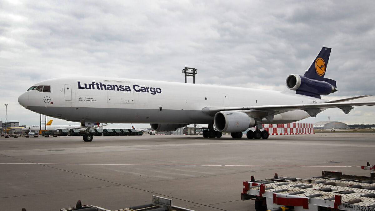 Could An MD-11 Fly Safely If A Wing-Mounted Engine Failed?