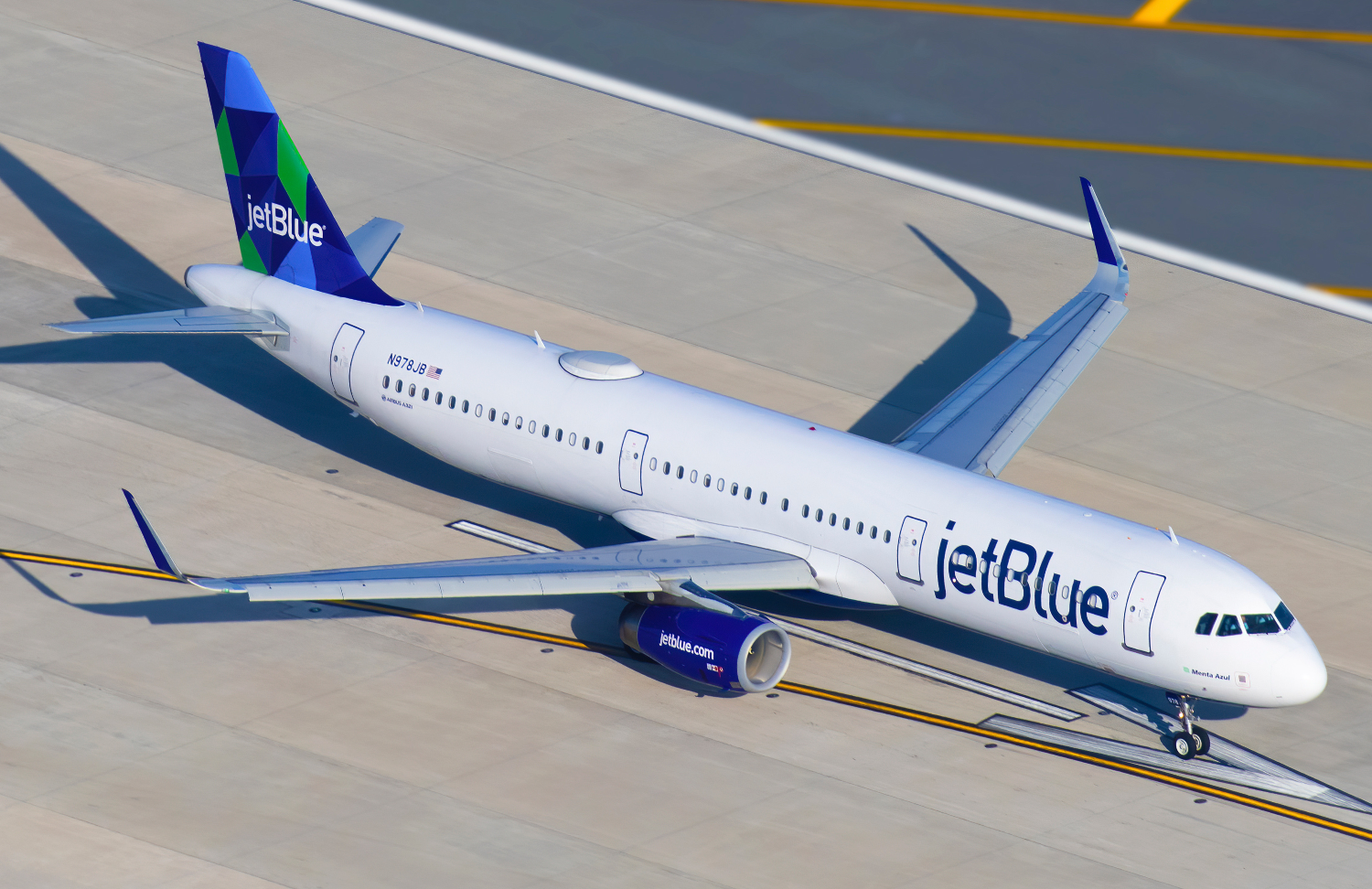 JetBlue Recognizes The Holidays By Donating Flight Amenities