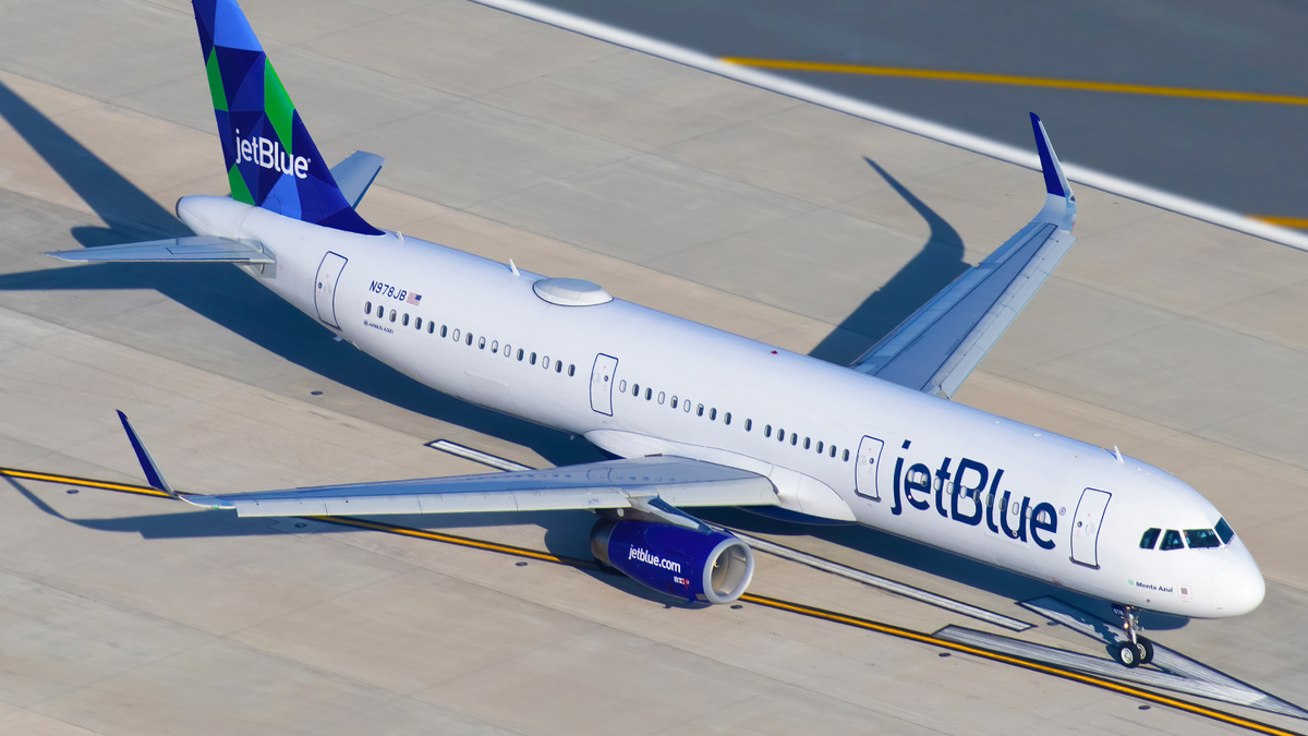 JetBlue Recognizes The Holidays By Donating Flight Amenities