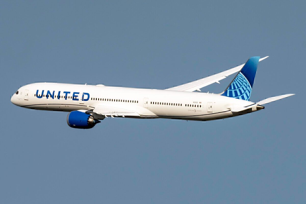 United Airlines Expects Massive Cash Burn Increase Over Slowing Demand
