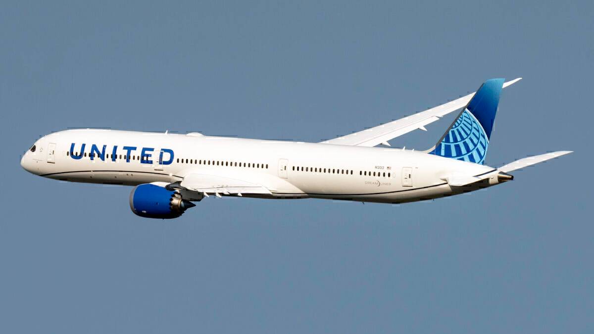 United Airlines Expects Massive Cash Burn Increase Over Slowing Demand