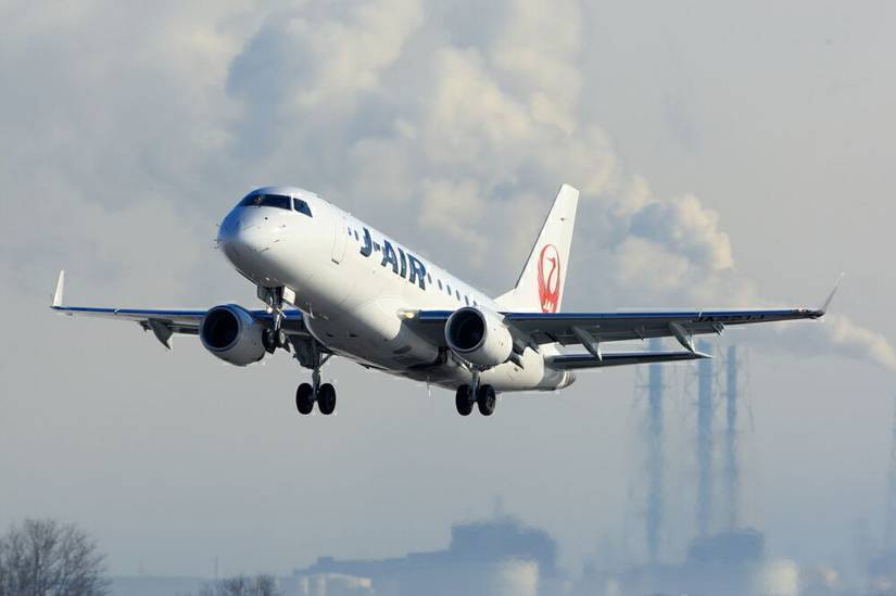 E170 J-AIR takeoff