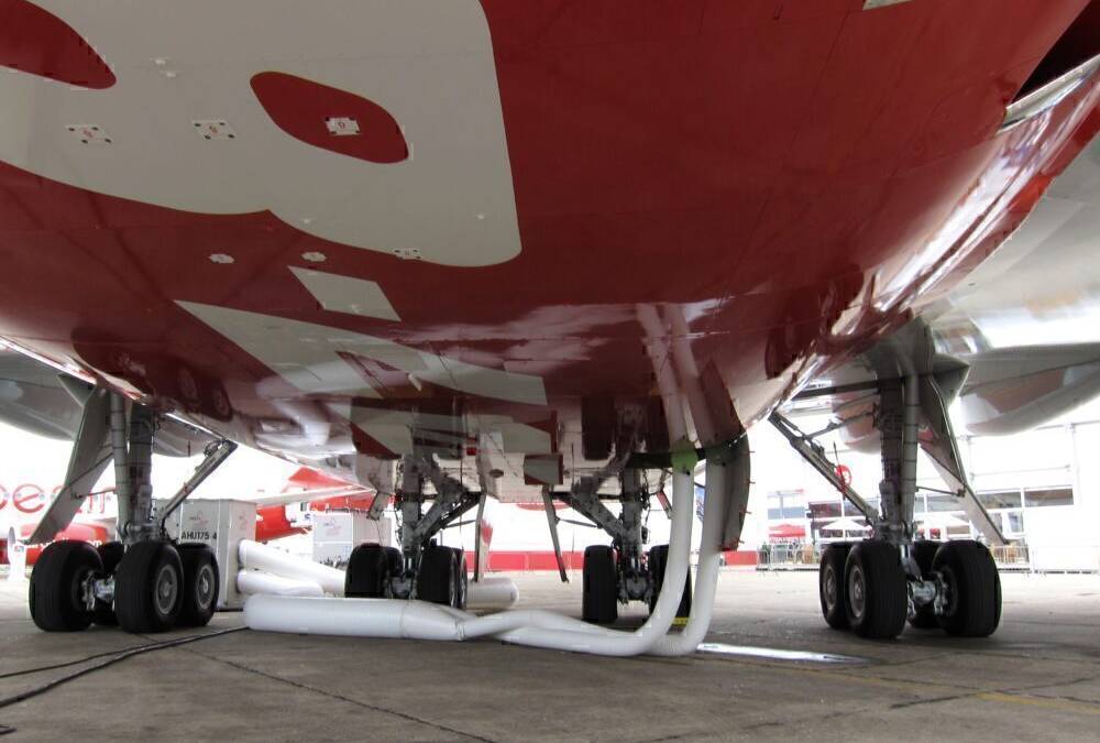 Do Aircraft Have Different Sized Tires?