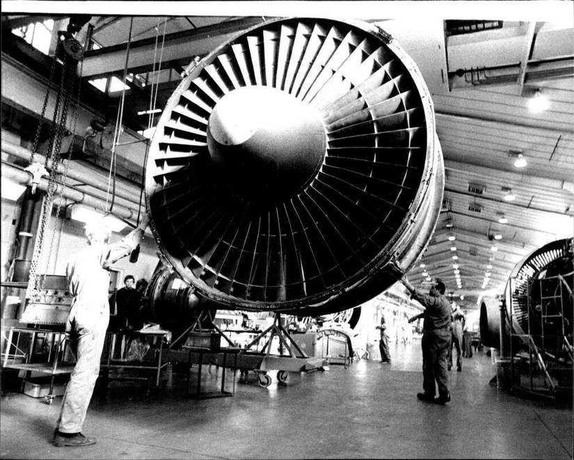 How Are Aircraft Engines Maintained?