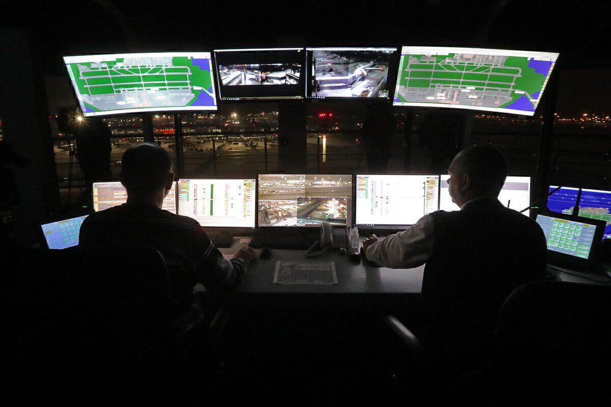 How The Airline Crisis Is Affecting Air Traffic Controllers
