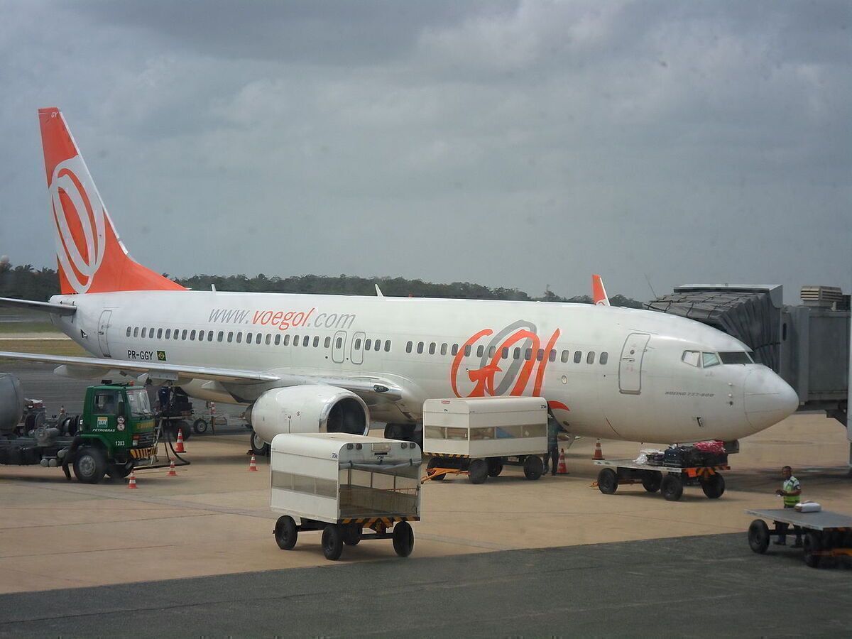 GOL 737's Tail Damaged By Stairs Collision In São Paulo