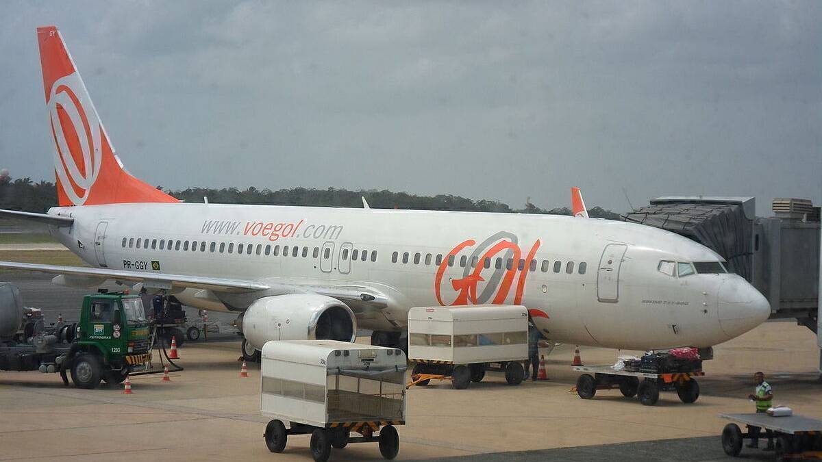 GOL 737's Tail Damaged By Stairs Collision In São Paulo
