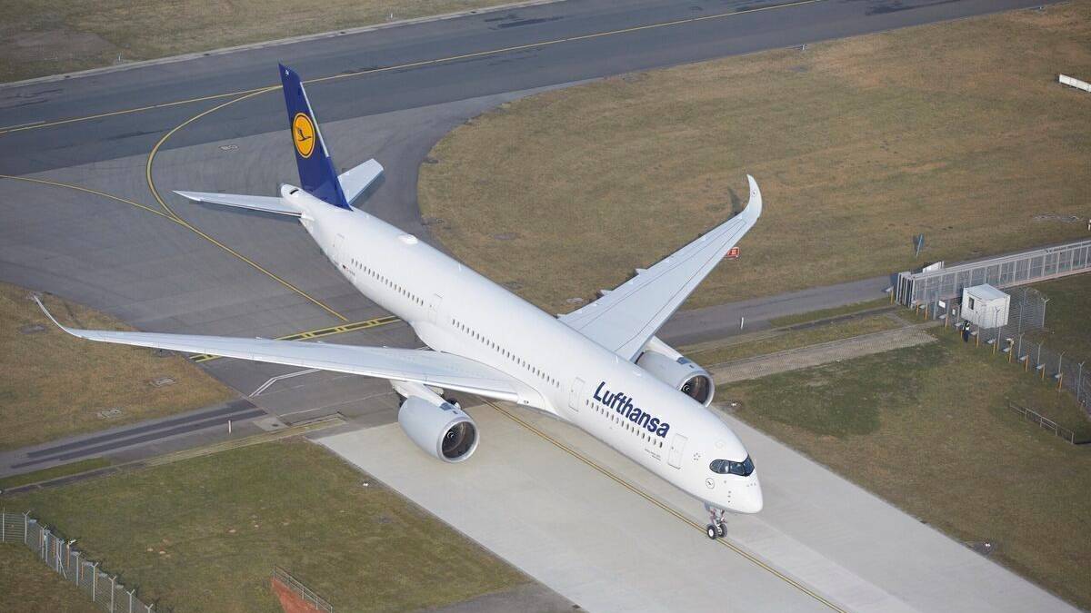 After 4 Years Lufthansa Begins Repainting Its Airbus A350 Fleet