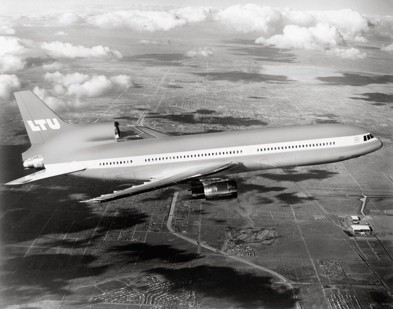 Why The Lockheed L-1011 Had Toilets In A Circular Pattern