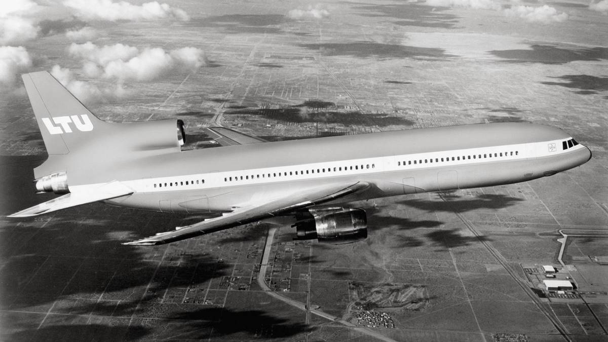 Why The Lockheed L-1011 Had Toilets In A Circular Pattern